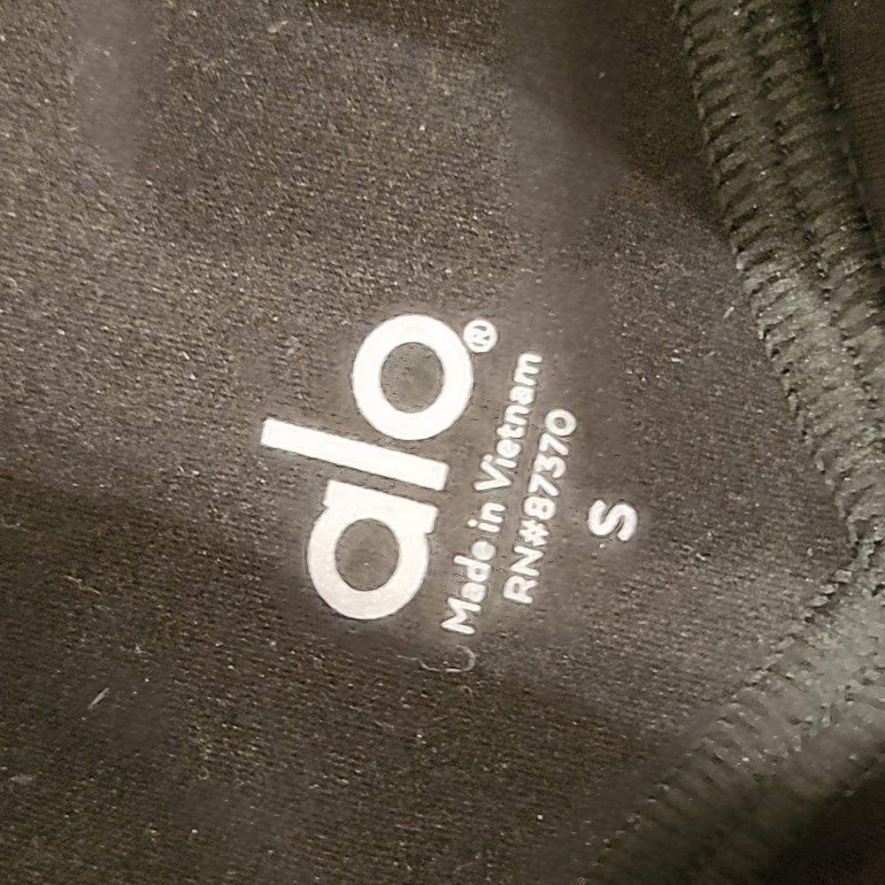 ALO Yoga Black Activewear 3" Shorts - Picture 3 of 4